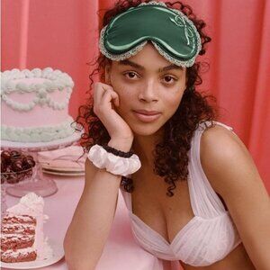 Limited Edition Slip Peppermint Dreams Set—100% Silk Contour Mask + 2 Scrunchies